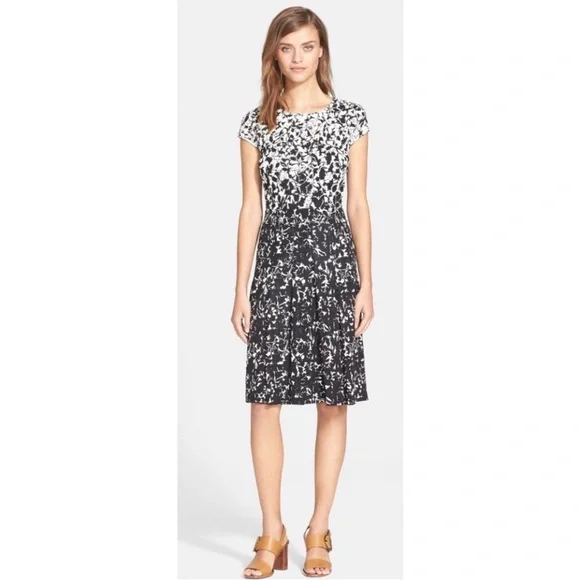 Tory Burch Sophia Print A-Line Dress (as seen on Kate Middleton) - Size Medium - Picture 2 of 16